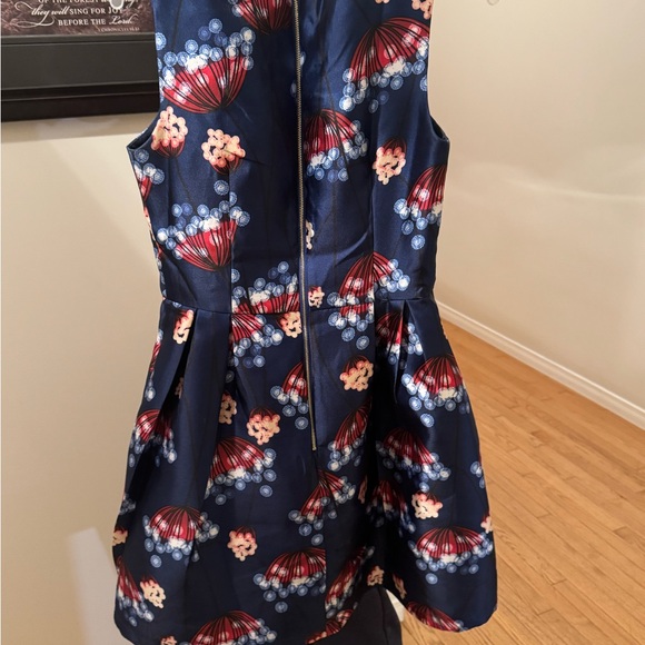 Stunning Dress - Picture 2 of 3